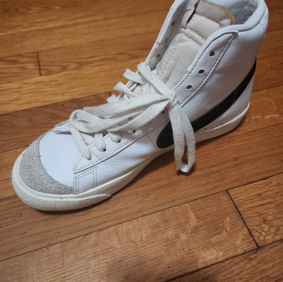 Nike blazers mid 77s size 7.5 only worn twice. - Picture 5 of 7